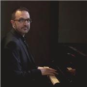 Vuoi imparare a cantare accompagnandoti al pianoforte? Con il mio metodo potrai farlo in modo semplice ed efficace.